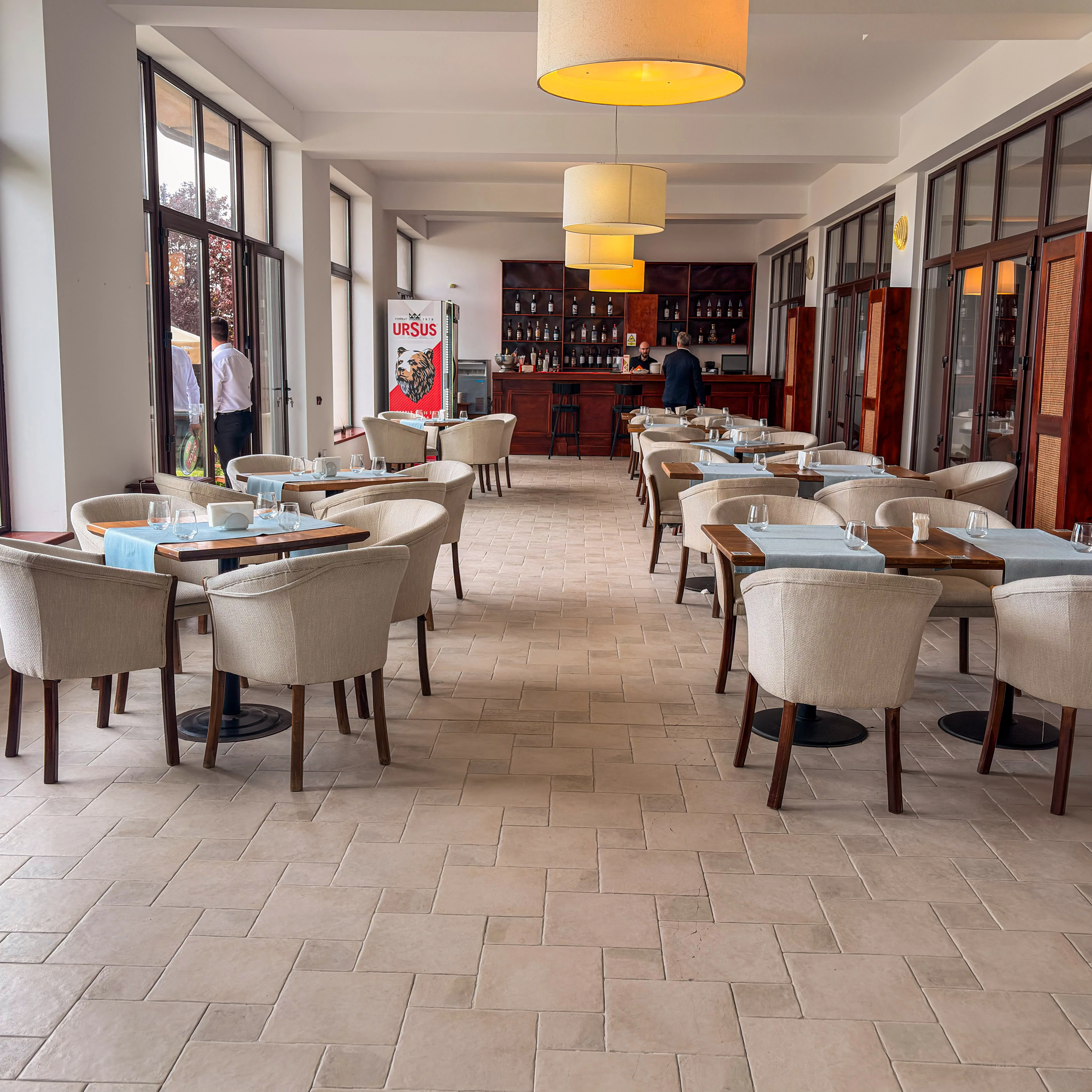 Restaurant & Bar Piscină